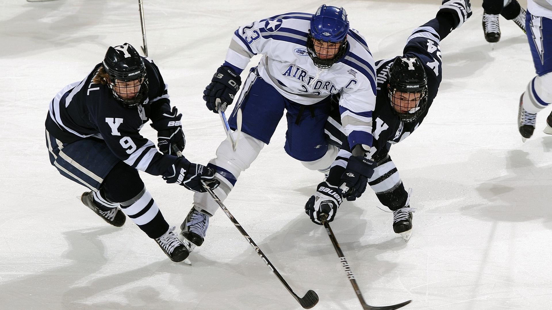 “万众瞩目的季后赛首轮大战,冠军悬念再升级”,季后赛首轮几场